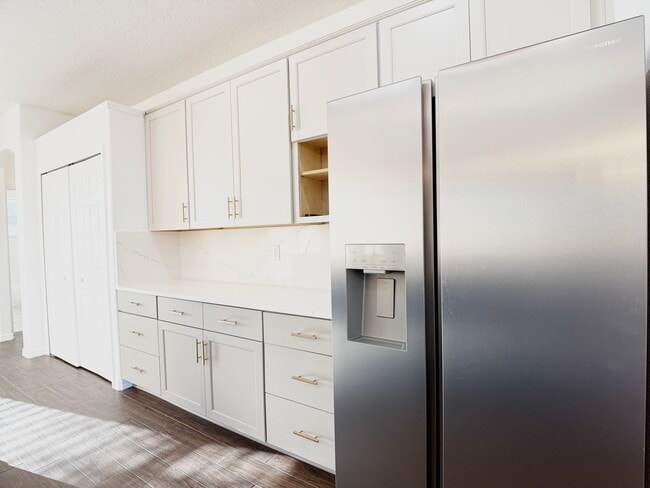 Building Photo - Gorgeous 4-Bed, 3-Bath Ranch on Oversized Lot with Extended Driveway!