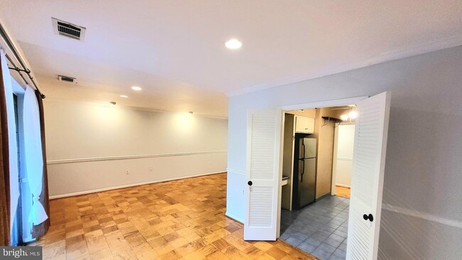 Building Photo - 111 Cross Keys Rd