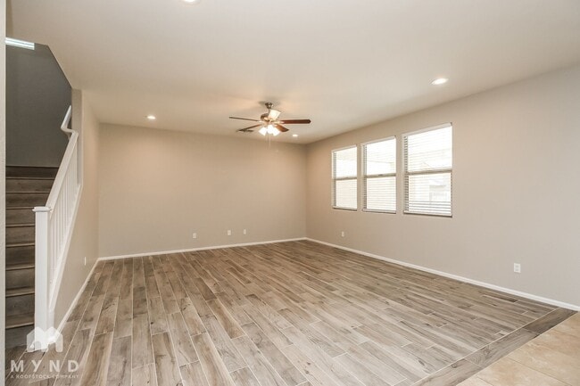 Building Photo - 4079 E Devon Dr