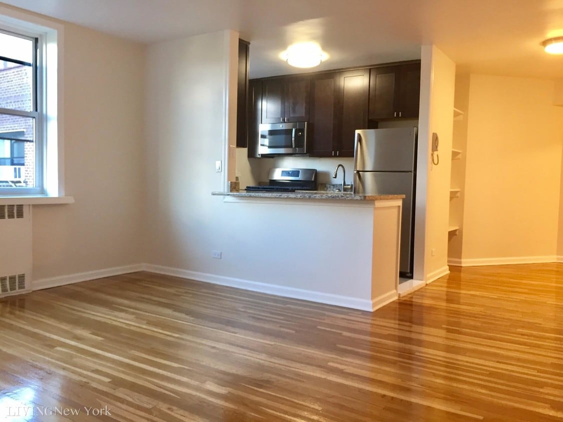 Primary Photo - 5555 Netherland Ave