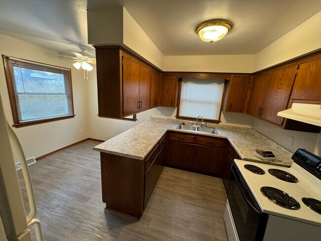 Building Photo - 6055 N 112th St