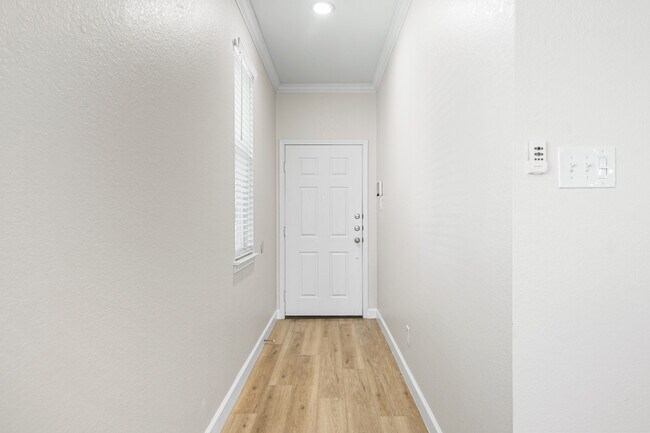 Building Photo - 2073 Turkey Creek