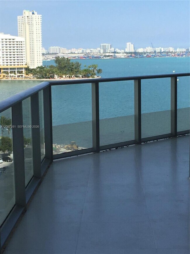 Building Photo - 1300 Brickell Bay Dr