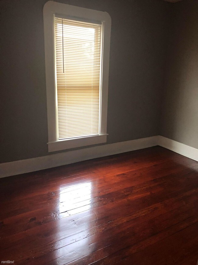 Building Photo - 3 br, 1 bath Duplex - 1518 E Vermont St
