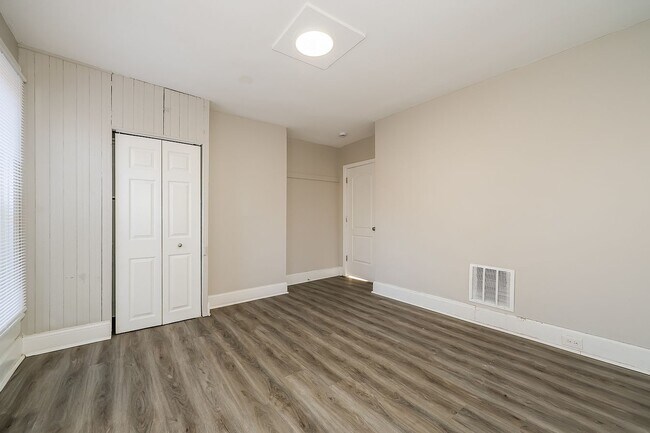 Foto del edificio - 4833 Greenwood Terrace