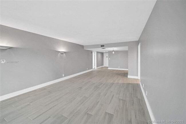 Building Photo - 16400 Golf Club Rd