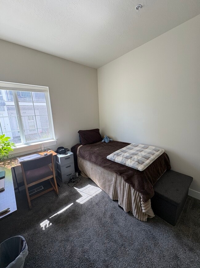 Building Photo - 143 W 1525 N