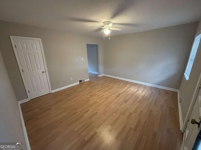 Foto del edificio - 625 Simmons St