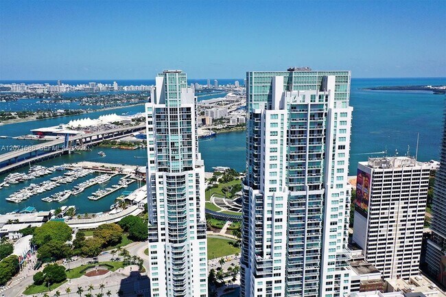 Foto del edificio - 244 Biscayne Blvd