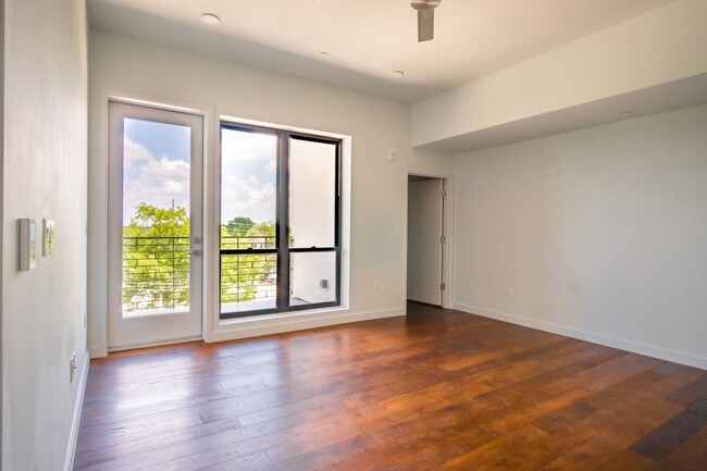 Foto del edificio - 1322 E 12th St
