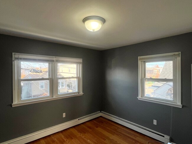 Building Photo - 726 Golden Ave