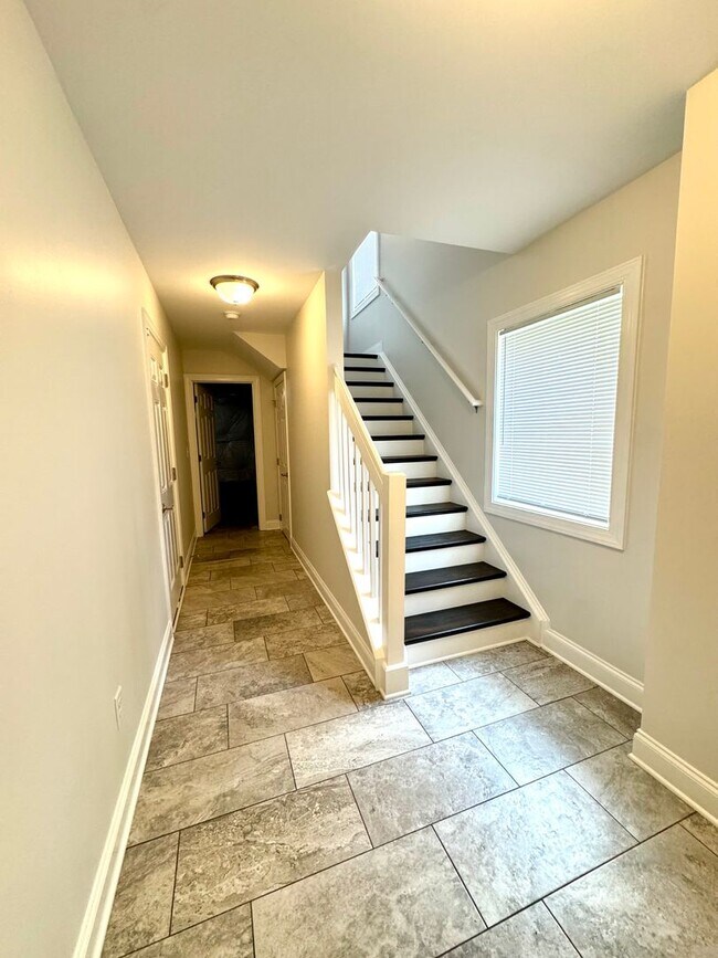 Foto del edificio - End Unit Townhouse for rent in Bluestone H...