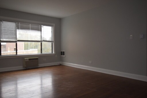 Foto del edificio - 7545 N Winchester Ave