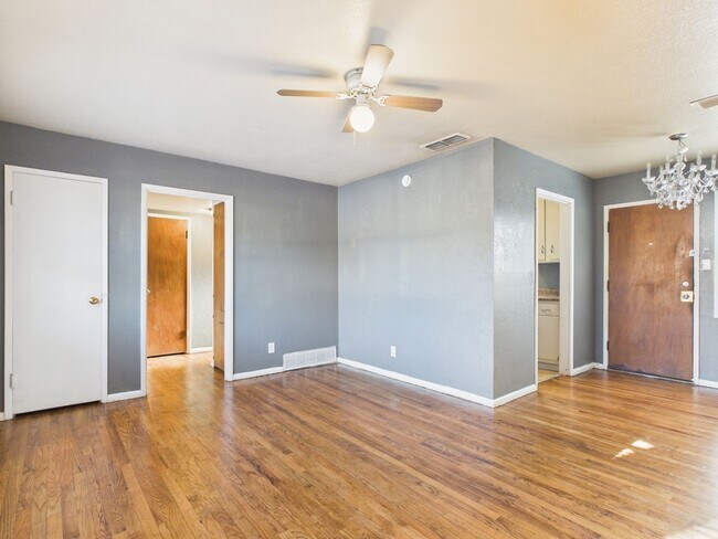 Foto del edificio - Charming rent ready duplex!