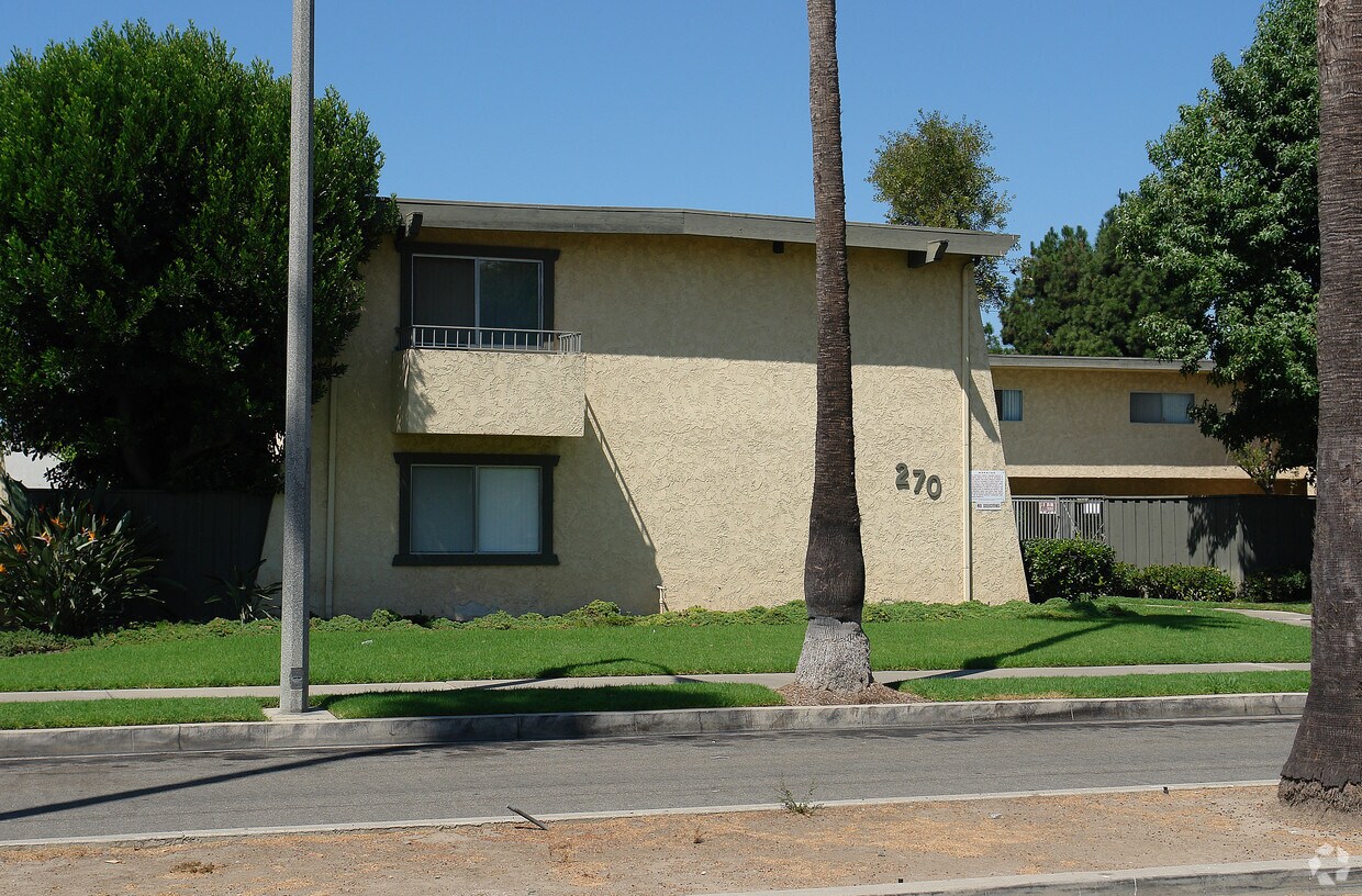 Twin Oaks Apartments 240260 N Oak St Orange, CA Apartments for