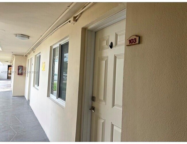 Foto del edificio - 1014 Salzedo St