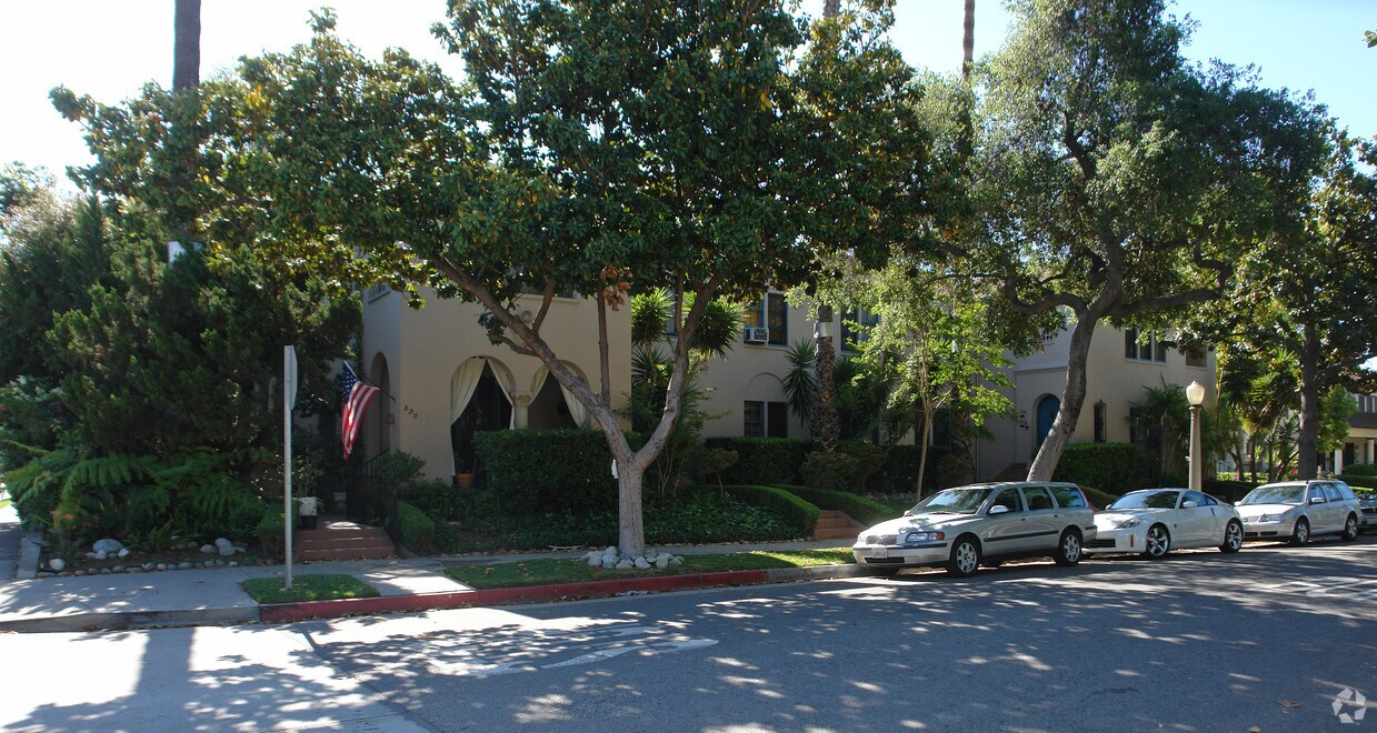Building Photo - 590 S Oakland Ave