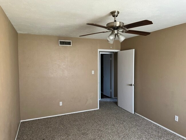 Building Photo - 6905 Blackberry Dr