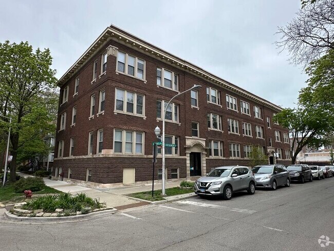 Building Photo - 1224 W Rosemont Ave