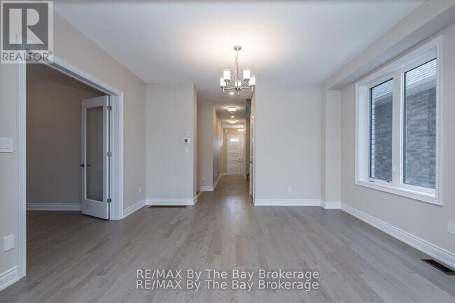 Building Photo - 3 Periwinkle Rd