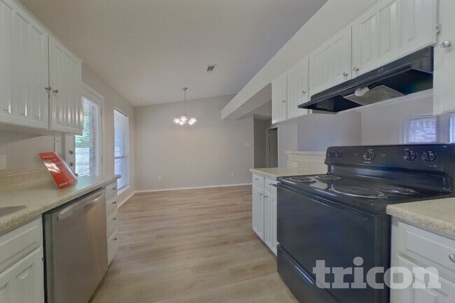 Foto del edificio - 6625 Old Whitley Rd