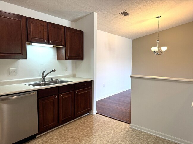 Foto del edificio - 5301 Pacer Ln