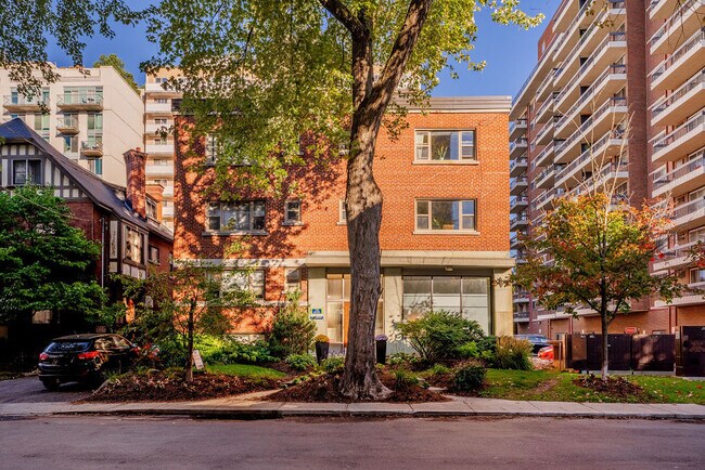 Photo du bâtiment - Golden Triangle Apartments