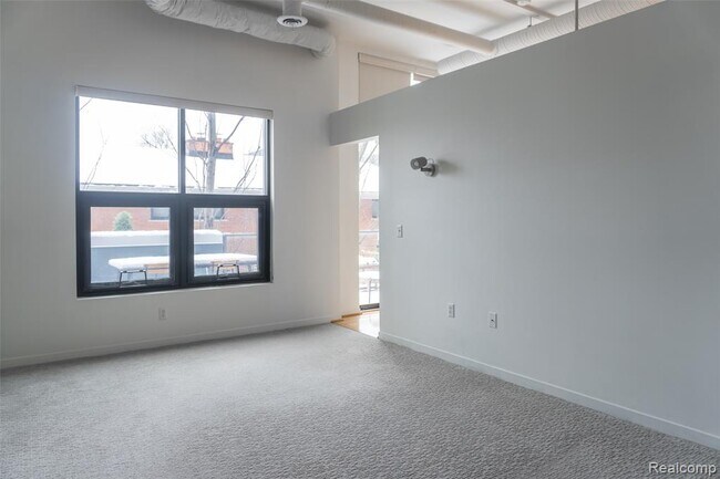 Foto del edificio - 100 N Center St