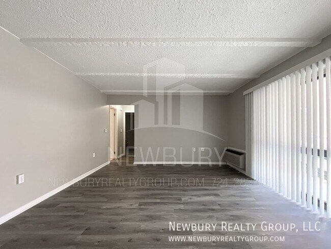 Foto del edificio - 530 N Main St