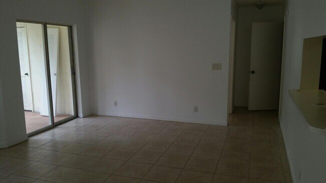 Building Photo - 9733 Westview Dr