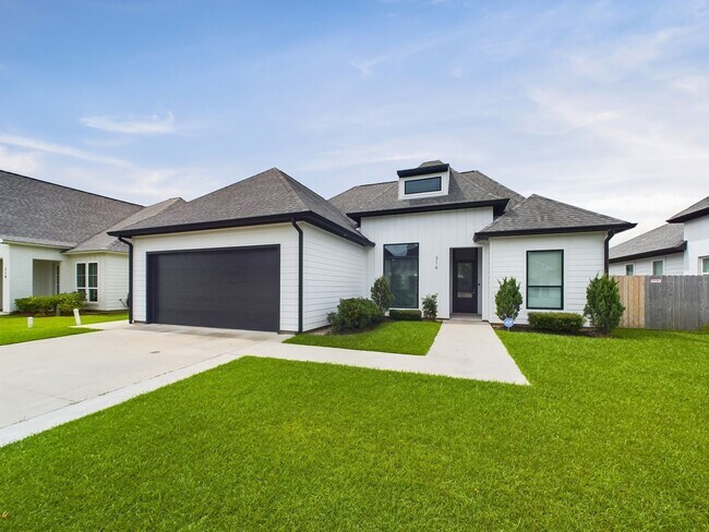 Foto del edificio - Luxurious 4 bedroom home available JANUARY 19th in Lafayette!