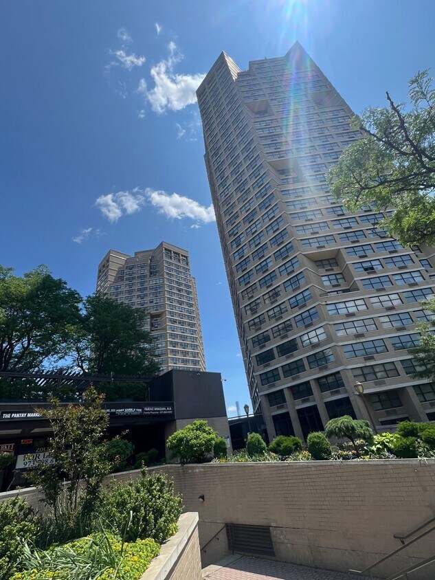 Primary Photo - 7000 JFK Blvd E