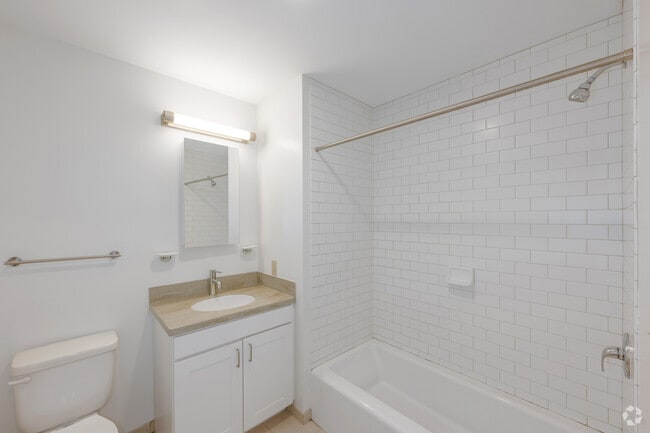 A3 1BR, 1BA - 480SF - Bathroom - 95 Lofts