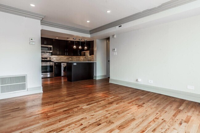 Building Photo - 4950 S King Dr