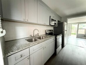 Building Photo - 601 Francine Dr