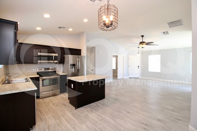 Building Photo - 4605 E Tiger Eye Rd