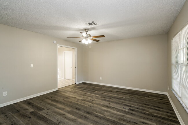 Foto del edificio - 37340 Carter Ave