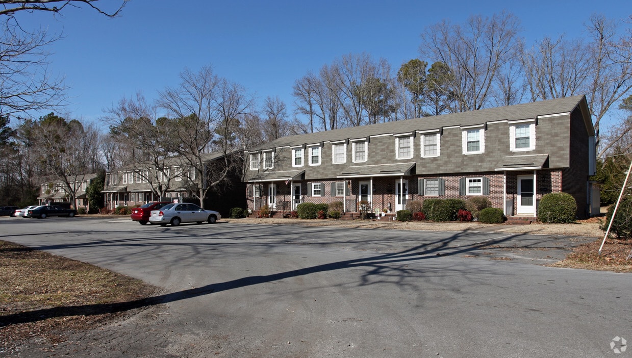 210214 W Davis St, Smithfield, NC 27577 Apartments in Smithfield, NC