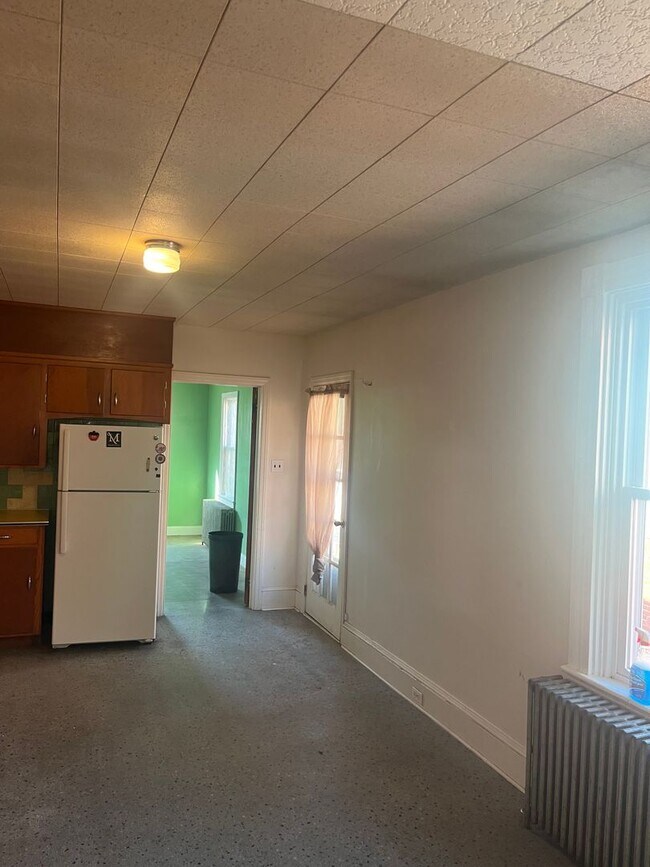 114 S Ann St Unit 2, Lancaster, PA 17602 Room for Rent in Lancaster