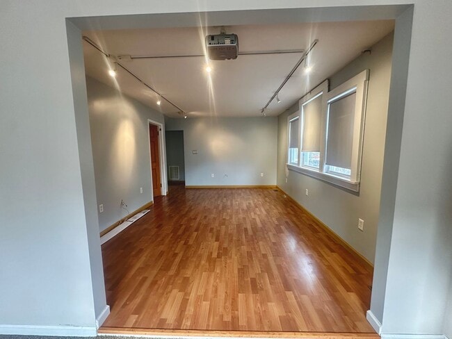 Building Photo - 32 Barberie Ave