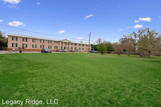 Building Photo - 2504 Hilltop Dr