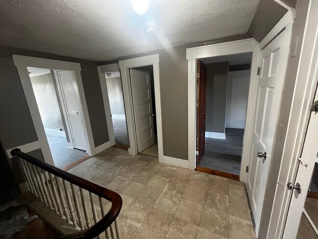 Piso superior - 25 Bunker Hill St