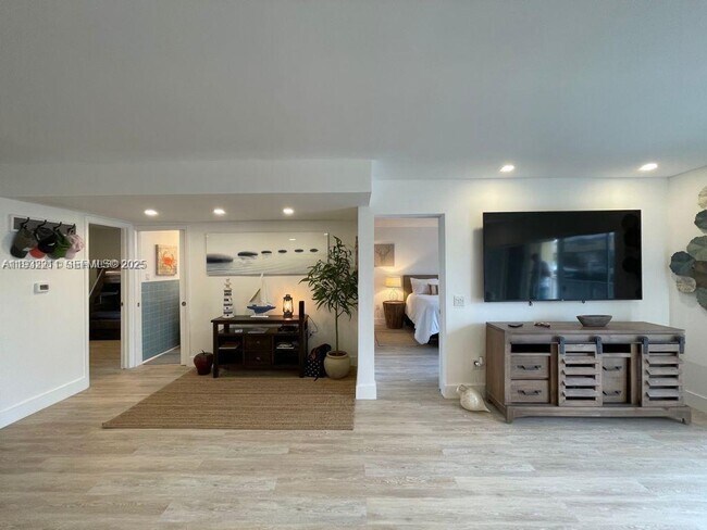 Foto del edificio - 3944 NE 167th St