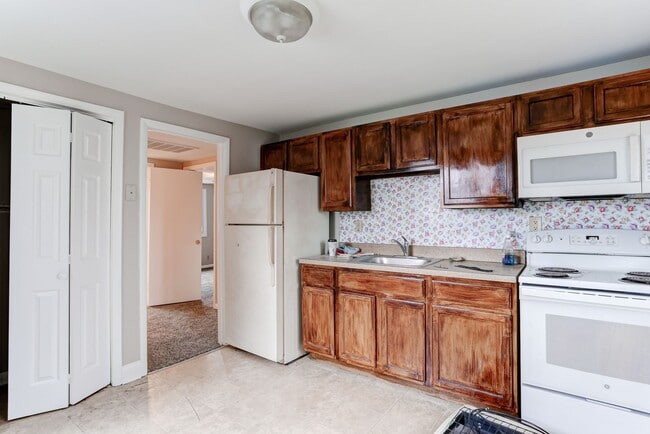 Building Photo - 308 S Enola Dr