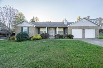 Building Photo - 10449 Travis St