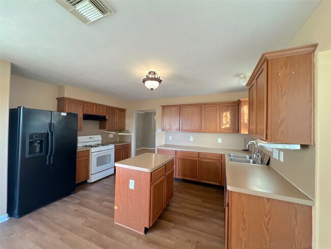 Foto del edificio - 5535 Bear Paw Cir