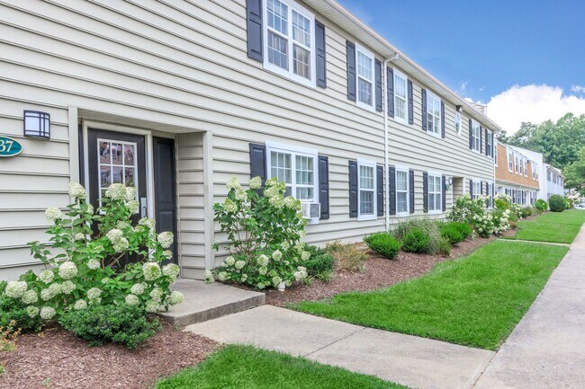 Foto del edificio - TANGLEWOOD APARTMENTS