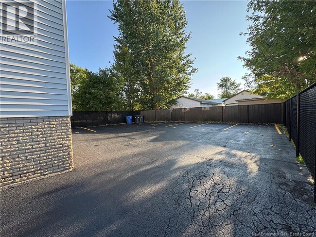 Photo du bâtiment - 96 Purdy Ave