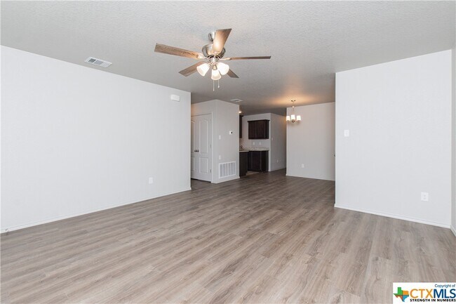 Building Photo - 115 Lost Trl