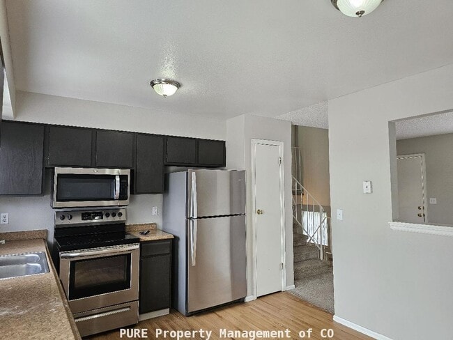 Building Photo - Tri-level home with central air and 1-car garage